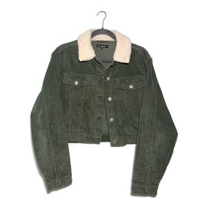 hunter green boxy corduroy cropped jacket / faux shearling collar / women's MED